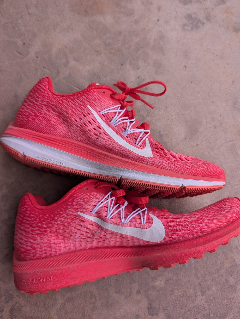 Nike Women’s Coral-Pink Athletic Running Shoes